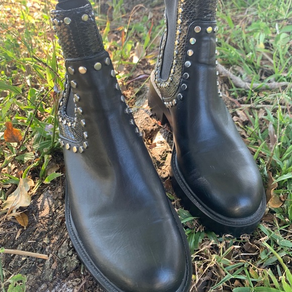 ZARA BLACK LEATHER ANKLE BOOTS WITH STUDS size 6 - Picture 3 of 9